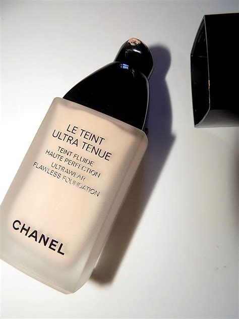 chanel le teint ultra tenue powder foundation review|Chanel ultra le teint shades.